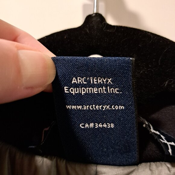 Arc'teryx Women's Waterproof GORE-TEX Primaloft Jacket - Medium Like New - Picture 7 of 13
